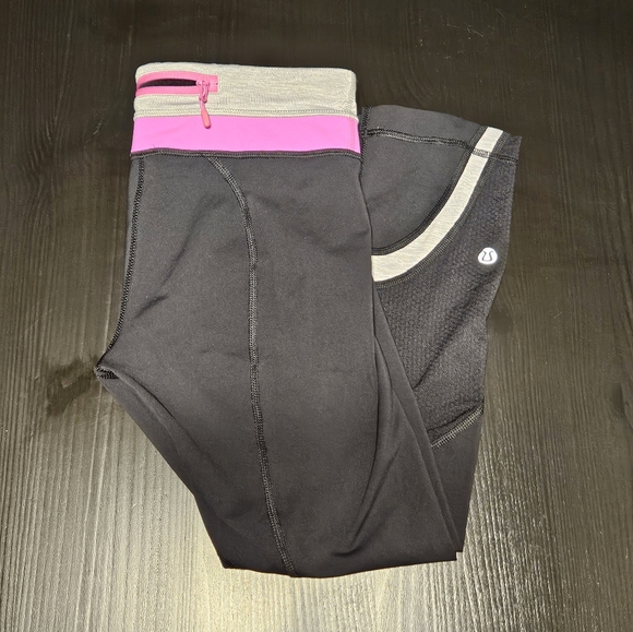 Lululemmon Run Inspire Crop II Black And Paris Pink leggings - Picture 5 of 10